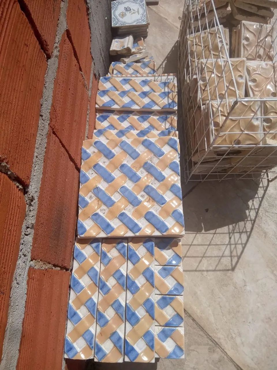 Azulejos Decorativos em Padrão Trançado