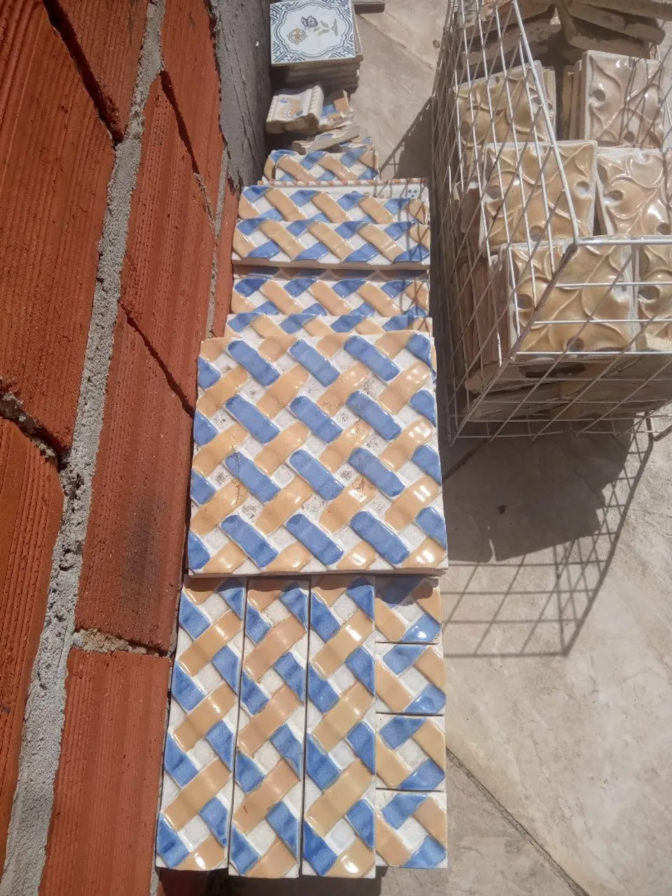 Azulejos Decorativos em Padrão Trançado