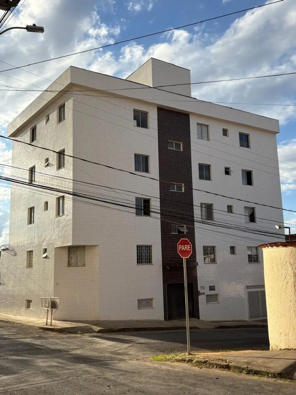 Alugo apartamento com excelente localização próximo ao Hospital universitário