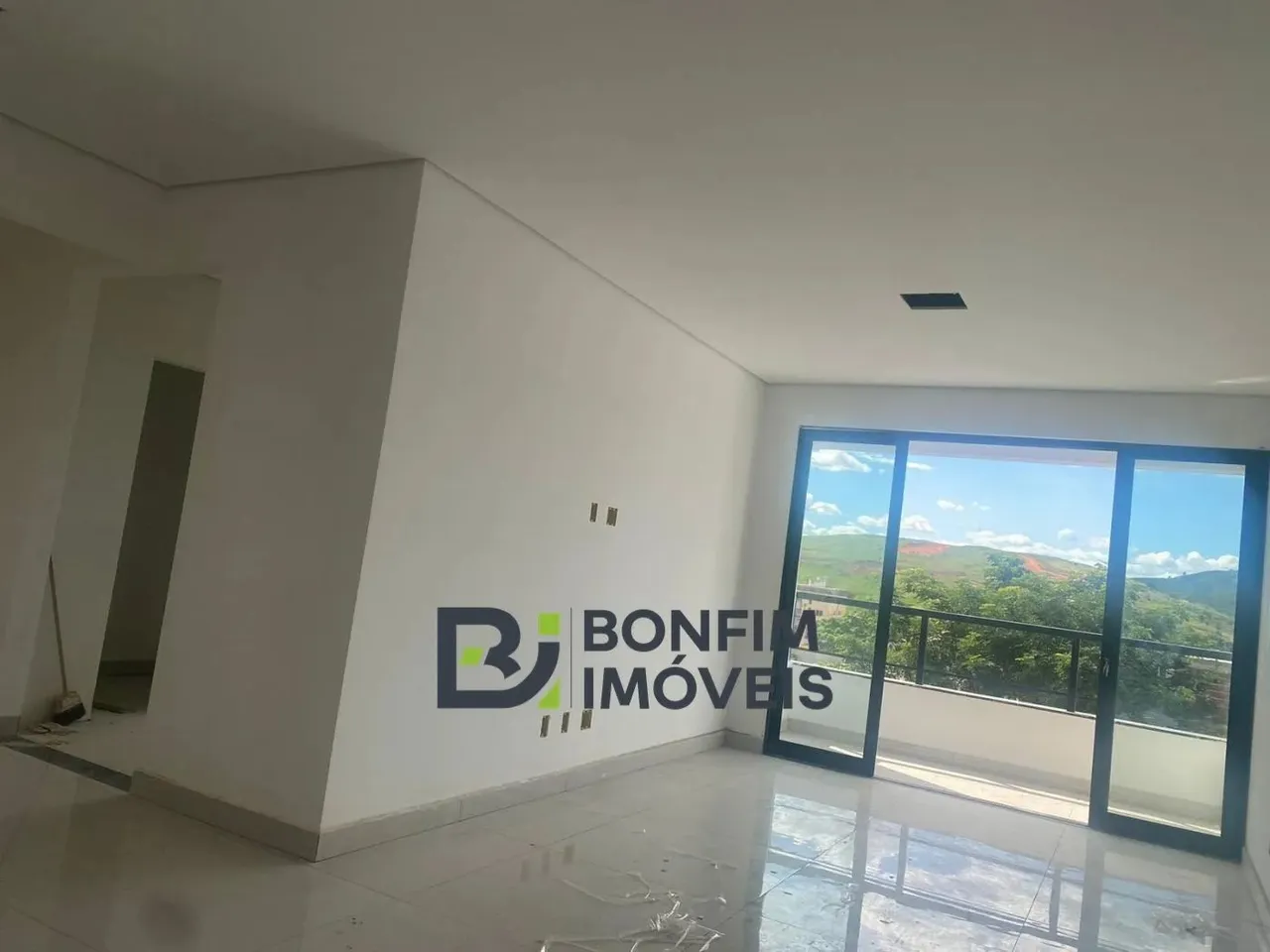 Apartamento novo no bairro Grã Duquesa 1º Andar, Sol da Manhã!