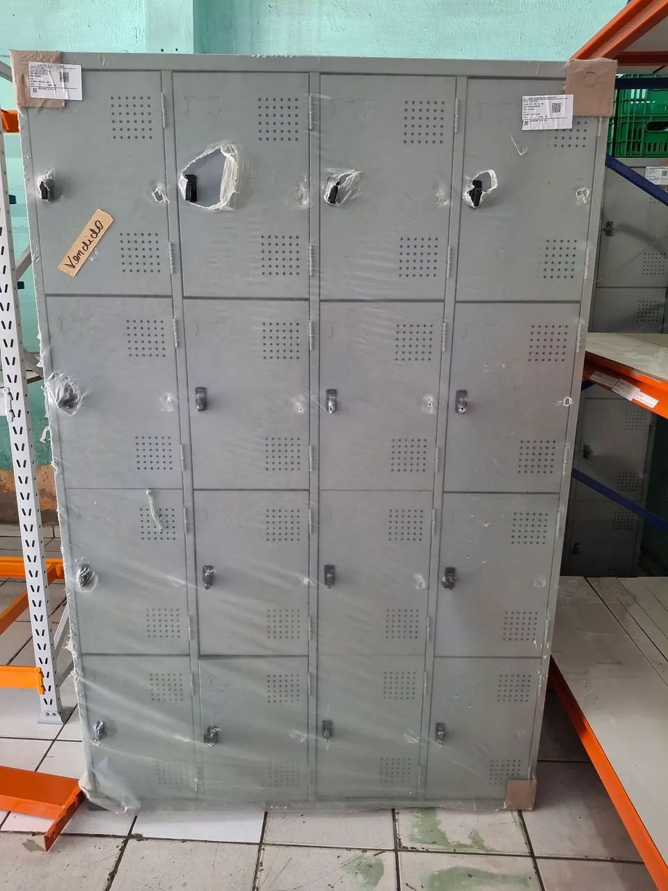 Armário 16 portas
