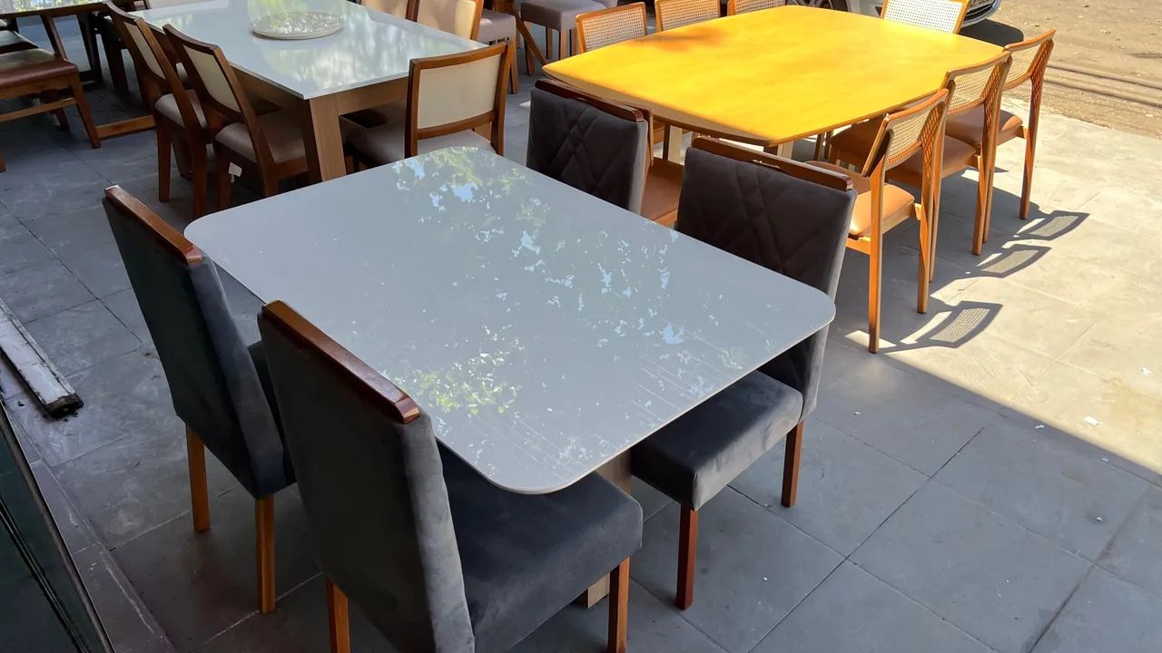 Conjunto Mesa de Jantar com 4 Cadeiras de madeira  - Foto 2