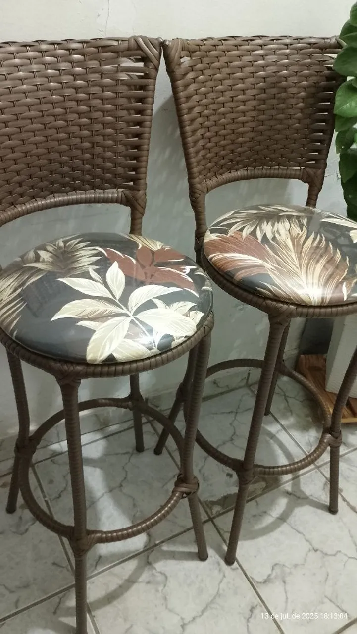 Conjunto mesa retrô em Fibra Sintética.