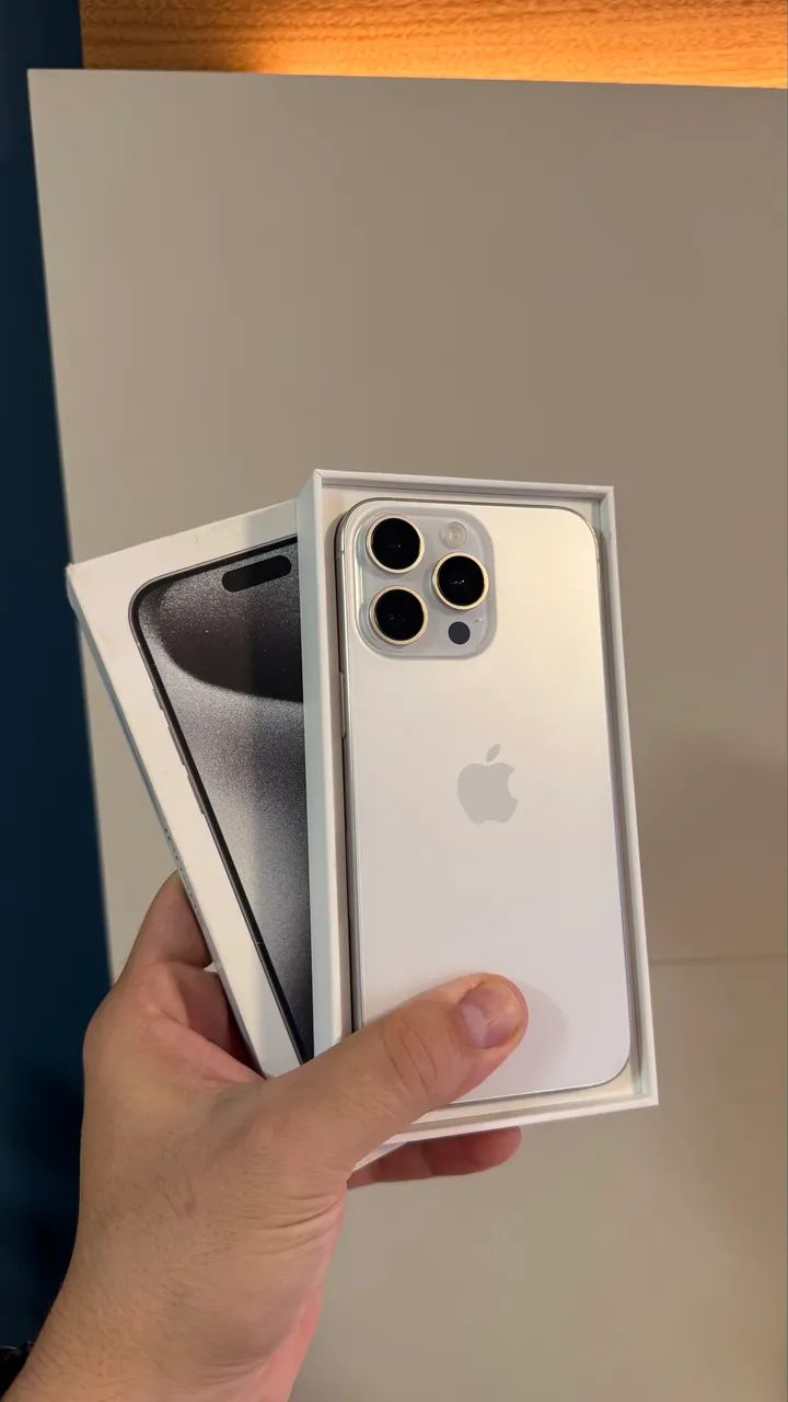 iPhone 15 Pro Max 256GB White Titanium, Seminovo muito bem