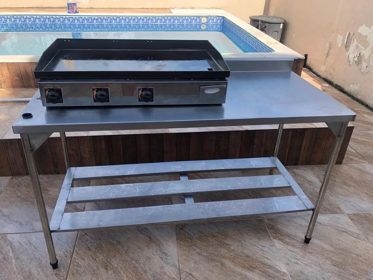 Chapa lanche 3 queimadores Itajobi + 01 Bancada C/ Frontão 1200x700x850 em aço 430