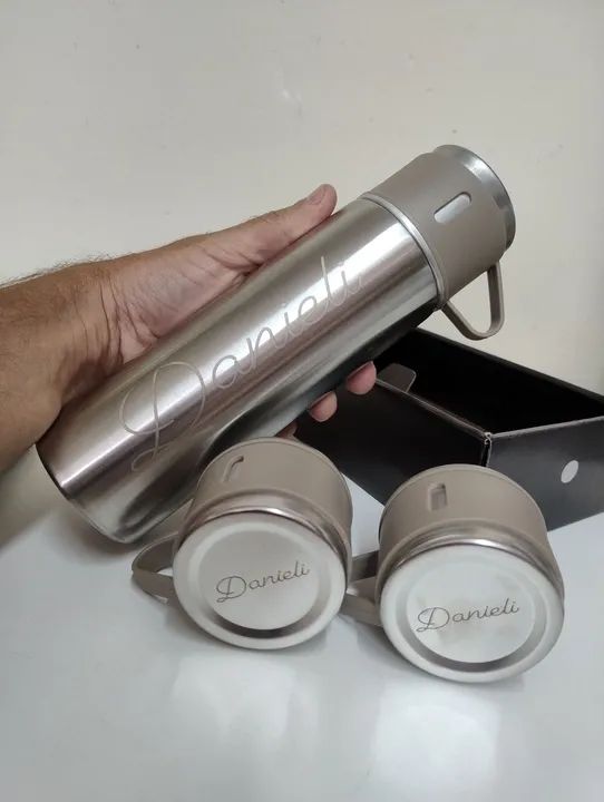 Garrafa Térmica e Canecas Personalizadas - gravação laser