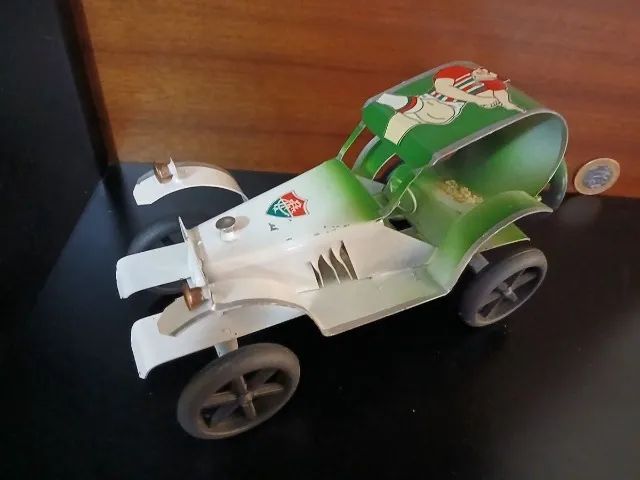 carro antigo de metal do fluminese - antiguidade