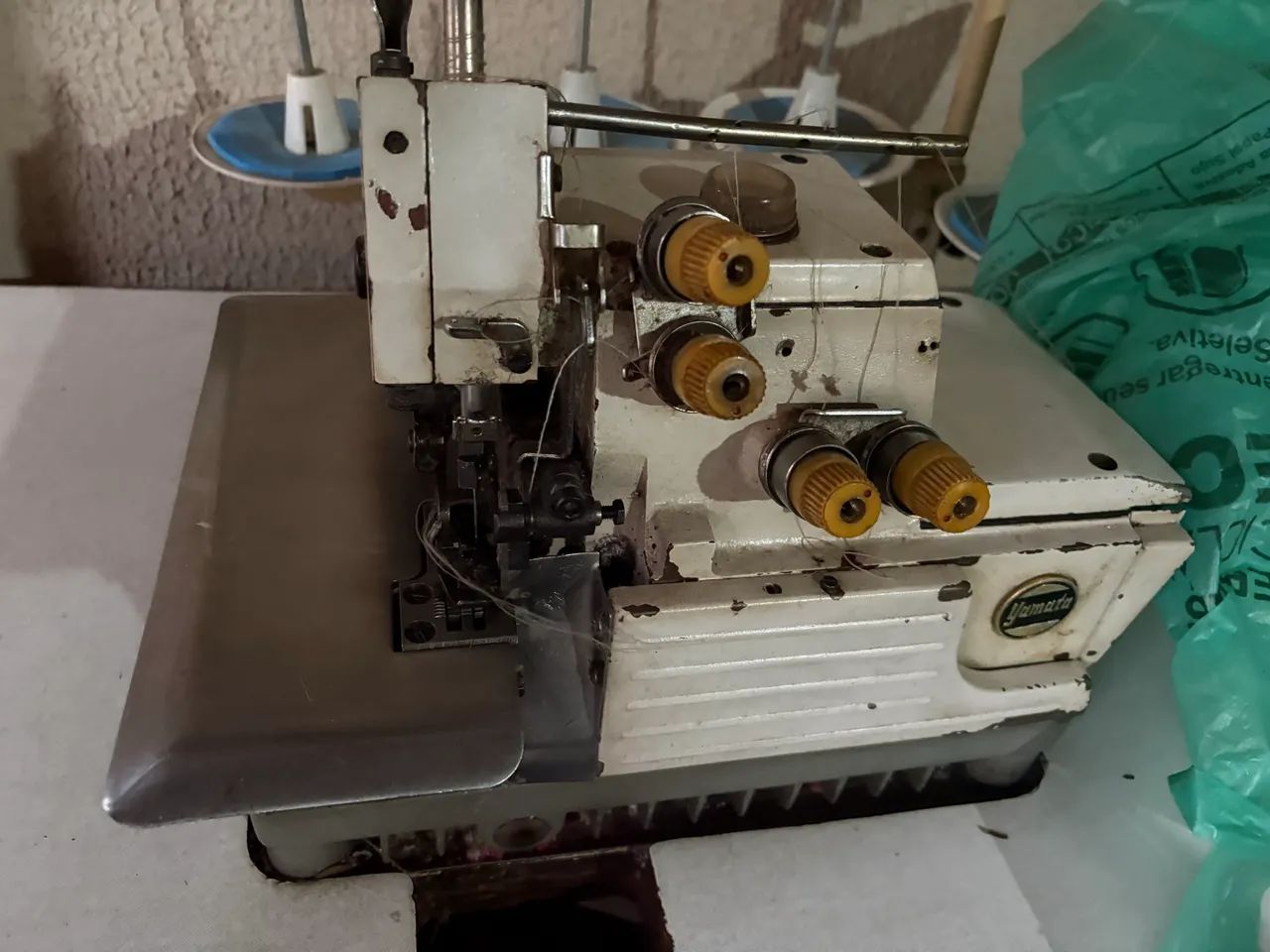 Máquina de costura overloque 