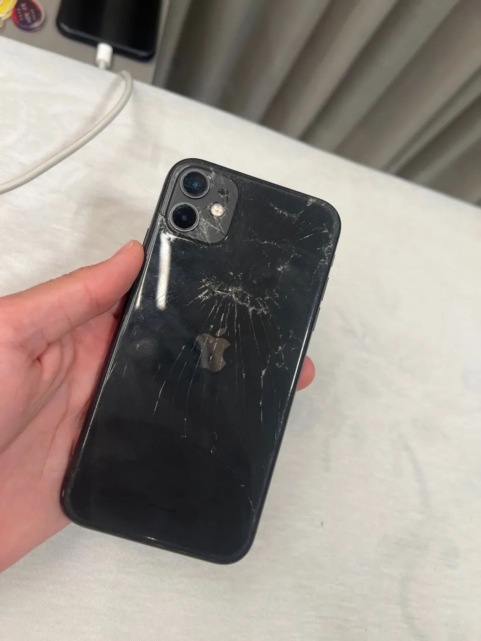 iPhone 11 quebrado 