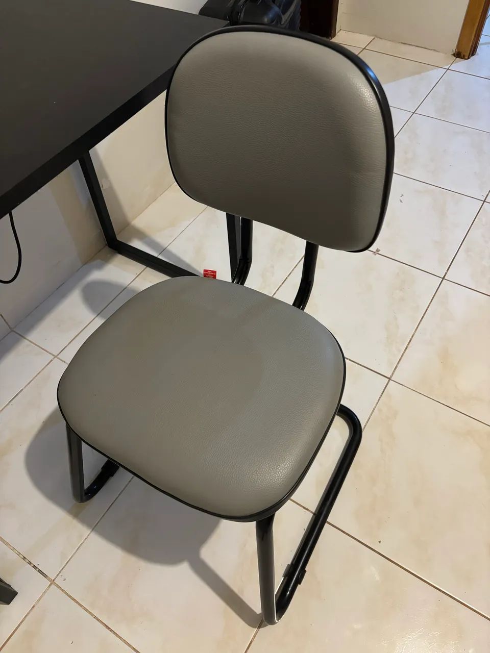 Vendo escrivaninha + cadeira  - Foto 2