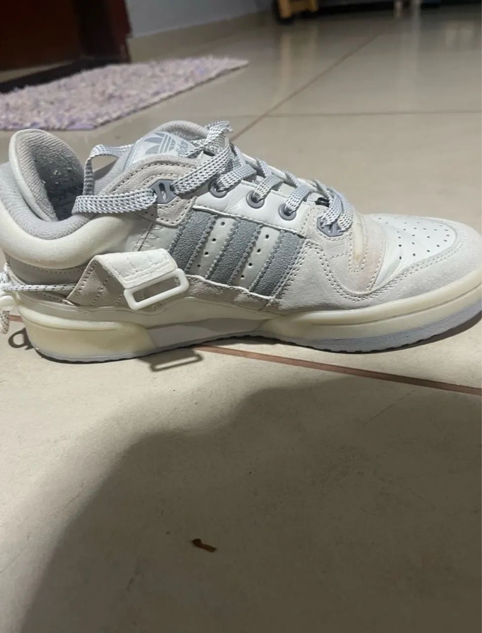 Tenis Bad Bunny branco - Foto 2