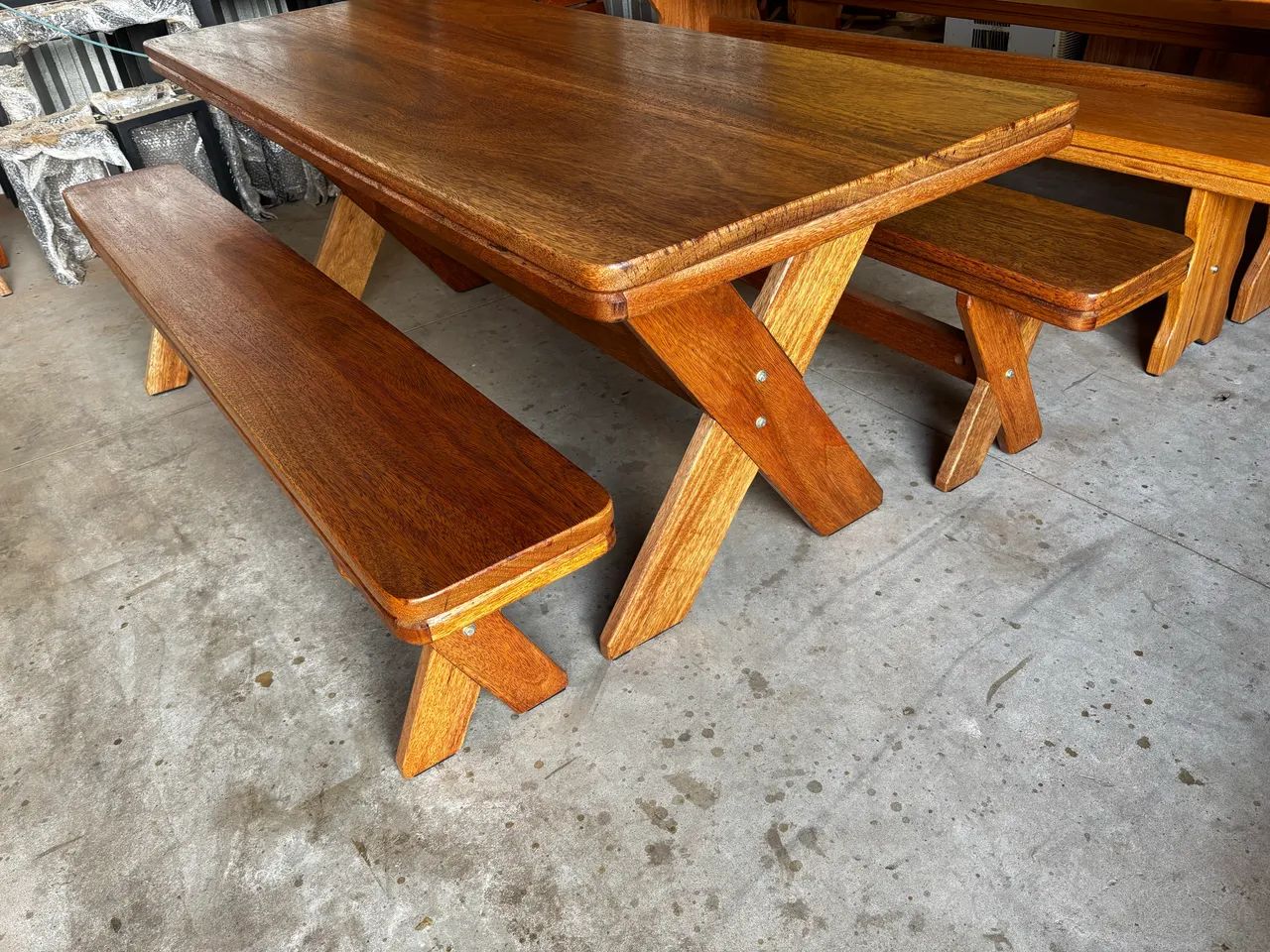 Mesa 2.00 metros com 2 bancos  - Foto 4