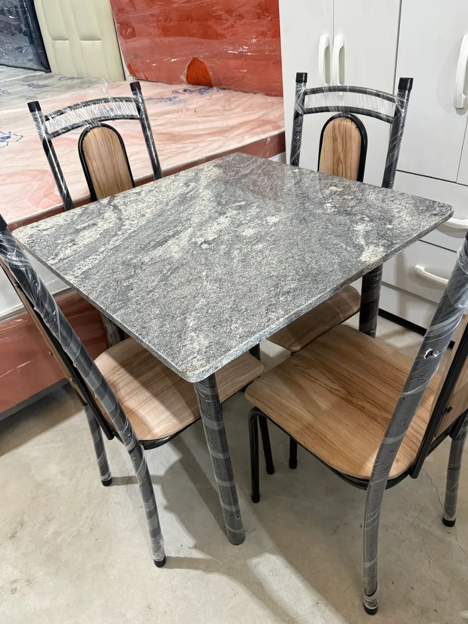 Mesa de jantar de mármore com 4 cadeiras em mega Promoção! - Foto 4