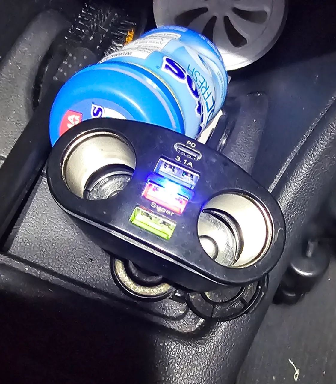 Duplicador de 12volts com 3 USB para Carregamento de Celular. - Foto 3