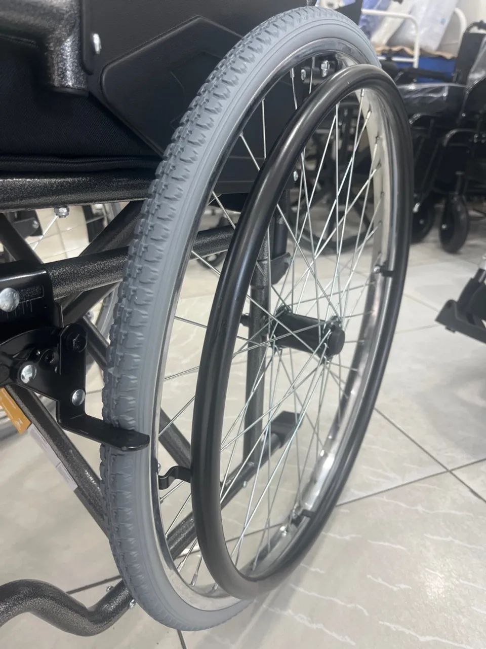 Cadeira de Rodas Confortável- modelo Premium  - Foto 3