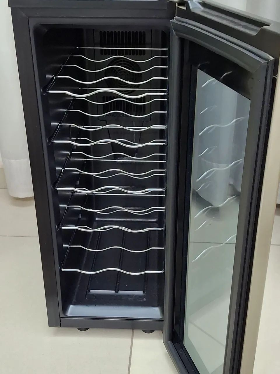 Adega seca para armazenar vinhos - Foto 2