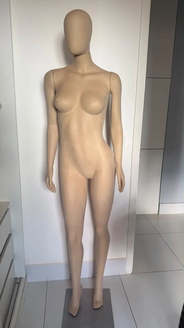 Manequins+ cabides + Arara
