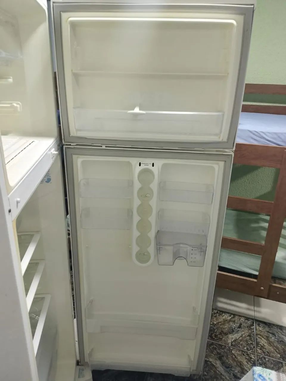GELADEIRA ELETROLUX COM DEFEITO - Foto 2