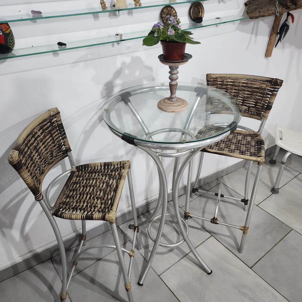 CONJUNTO BISTRÔ c/ MESA DE VIDRO + 2 BANQUETAS - Foto 2