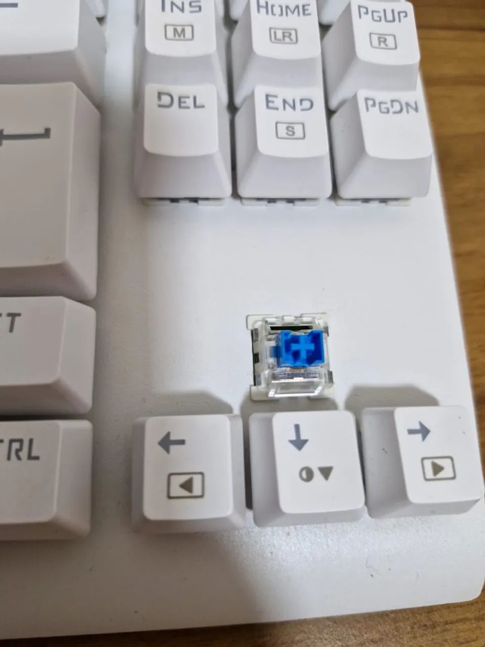 Teclado Redragon 75% RGB Branco - Foto 3