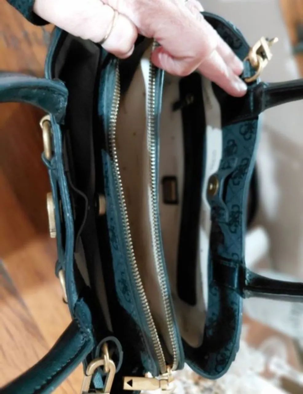 Bolsa Guess preta - Foto 5