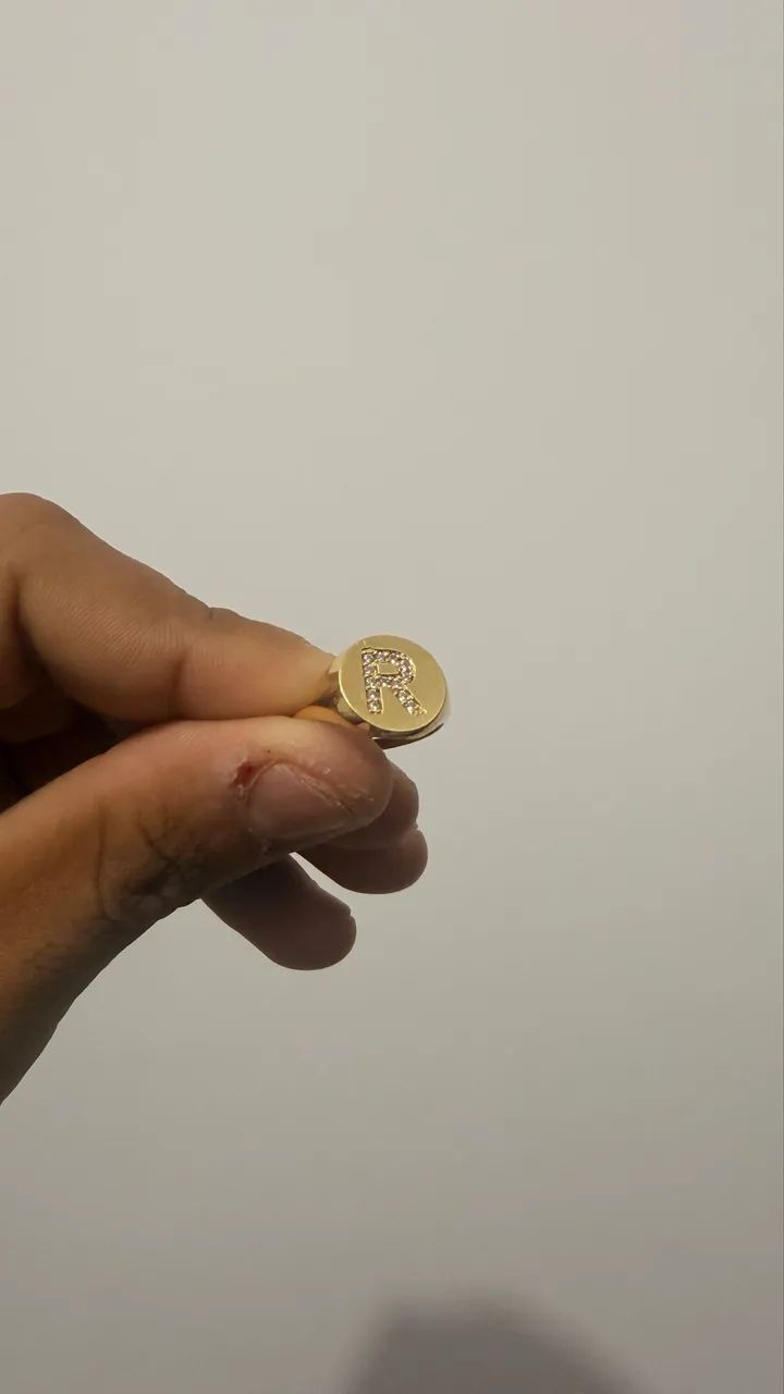 Anel em ouro 18K com letra R cravejada - Foto 3