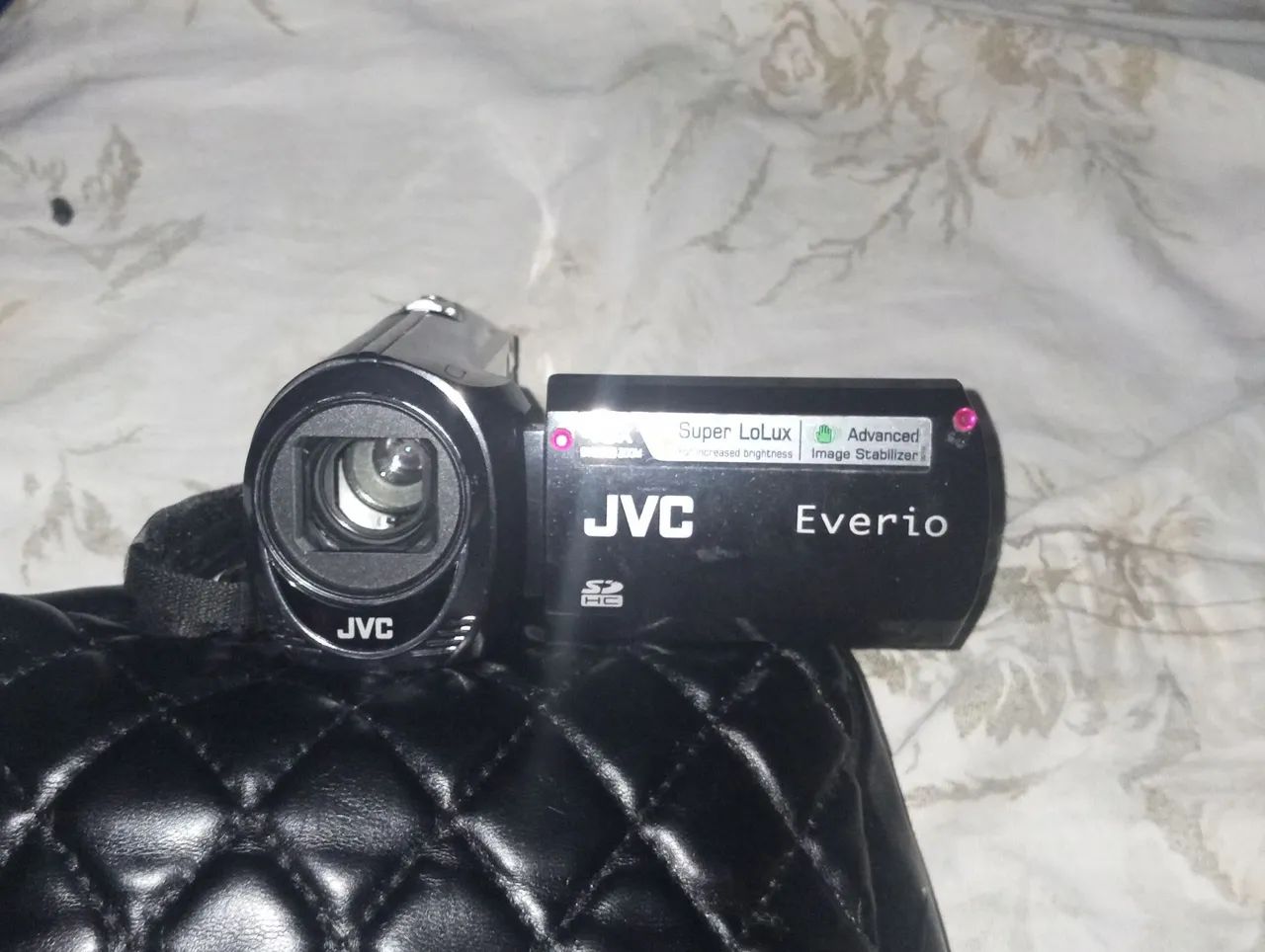 sou a segunda dona dessa câmera, comprei ela recentemente, mas não uso, esta a venda.