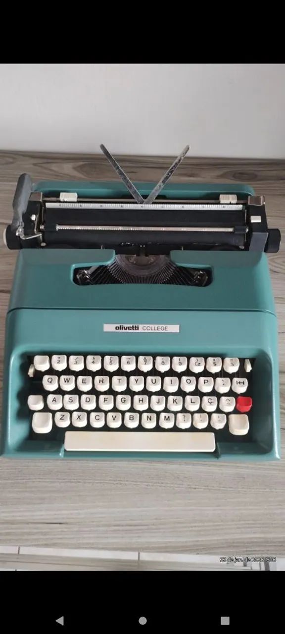 Máquina de escrever Olivetti college65181959870977125