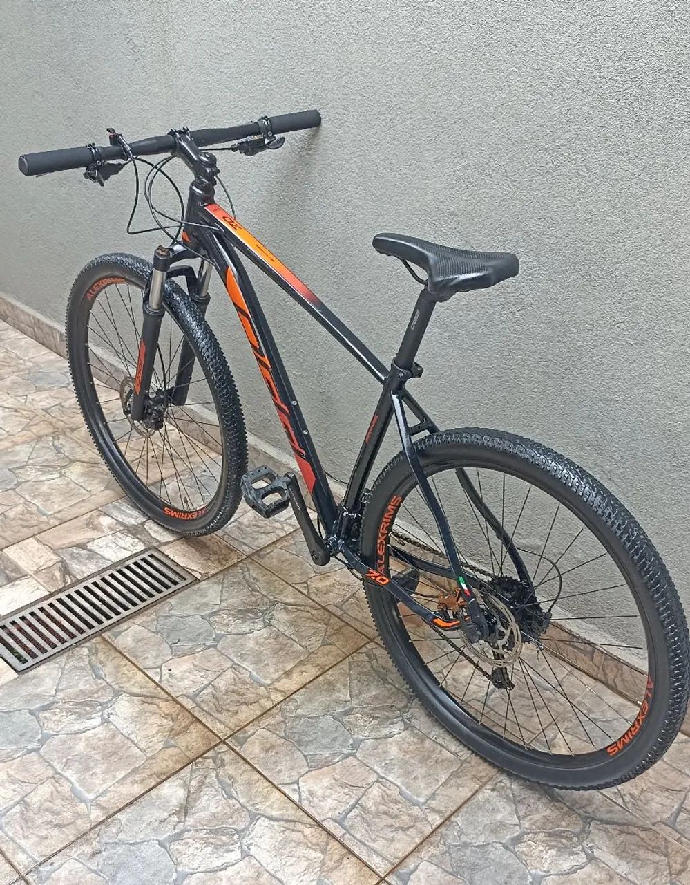 Bicicleta Oggi 7.0 aro 29 preta e laranja  - Foto 2