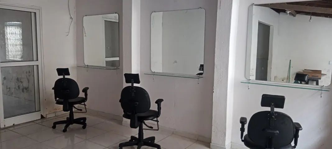 Vendo espelhos para salão ou barbearia com prateleira em vidro 