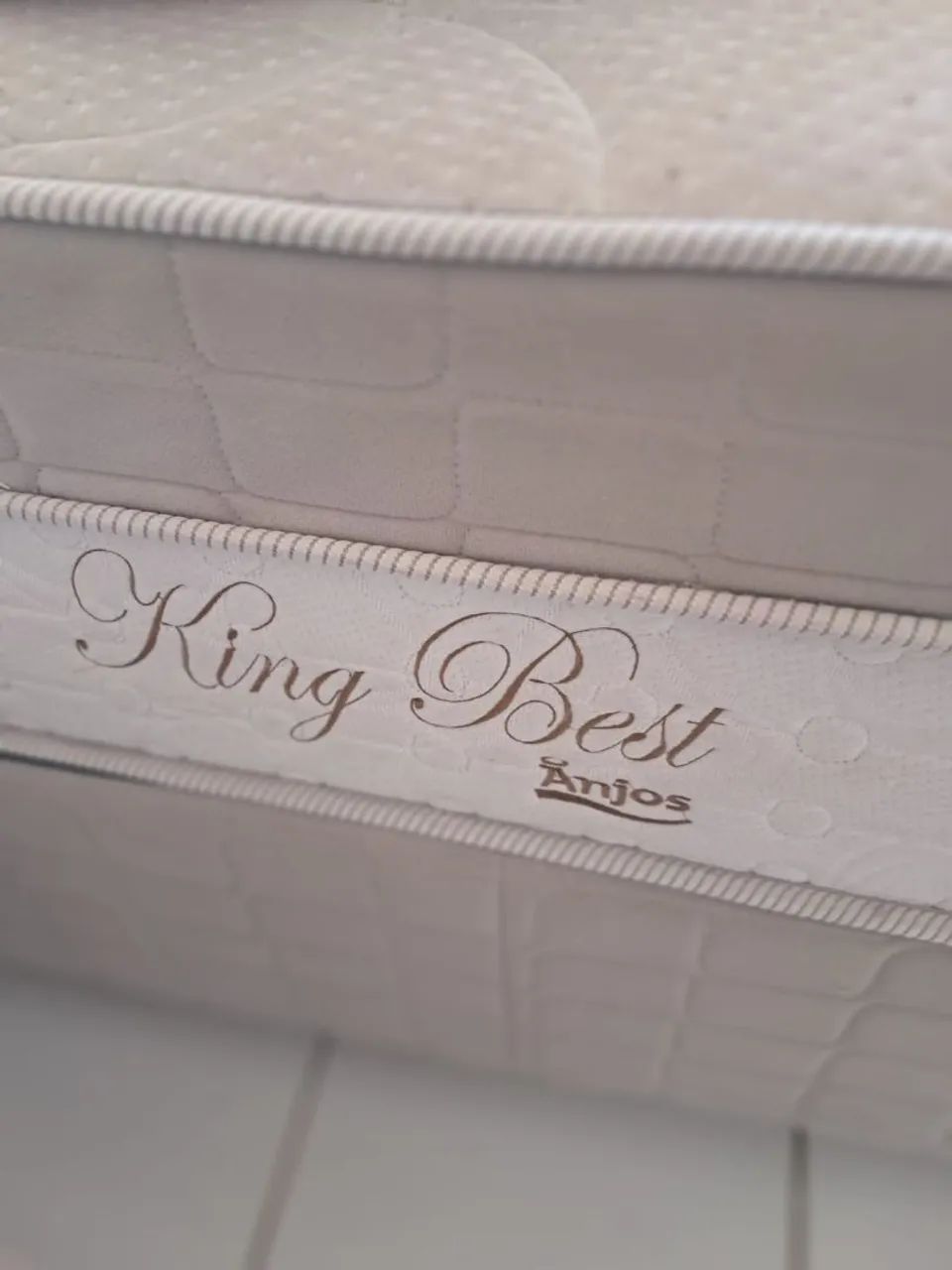 Cama box casal king box bem conservada