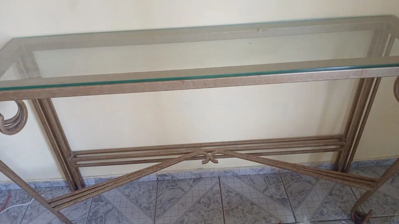 MESA E APARADOR DE VIDRO 