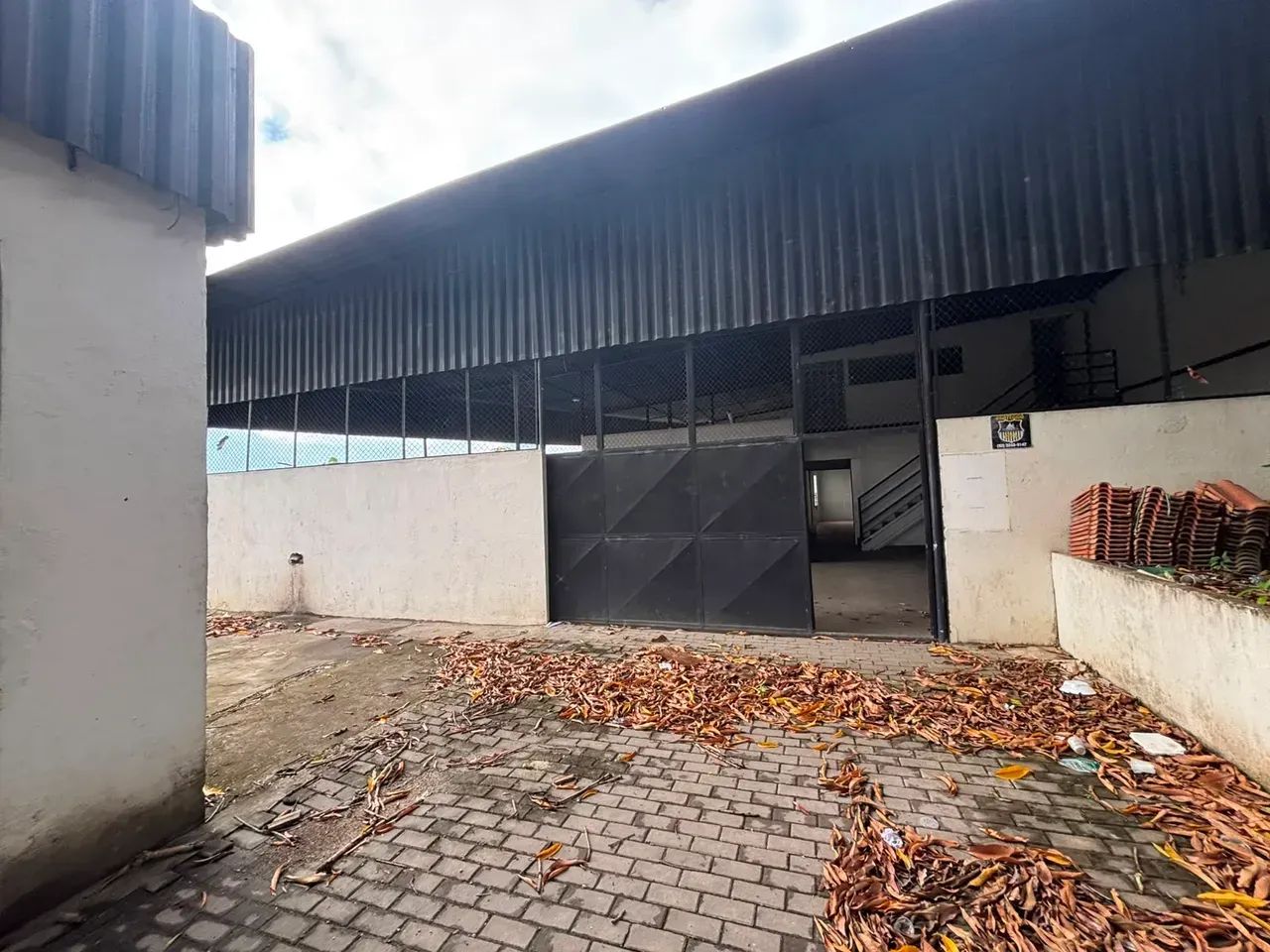 ALUGO GALPAO COM 700M2 EM CONDOMINIO NO COROADO DOCUMENTADO
