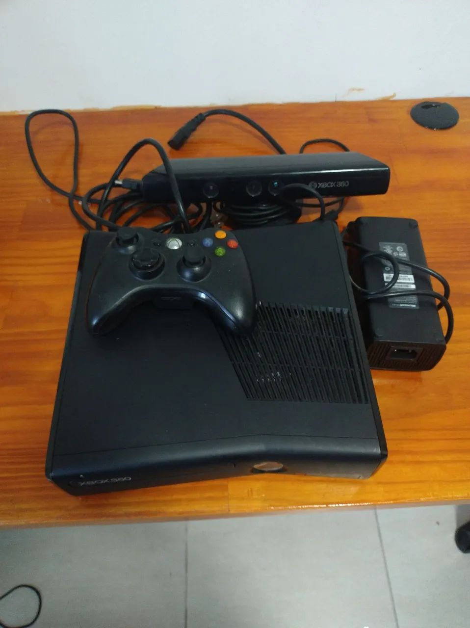 Xbox 360 com Kinect e 1 controle