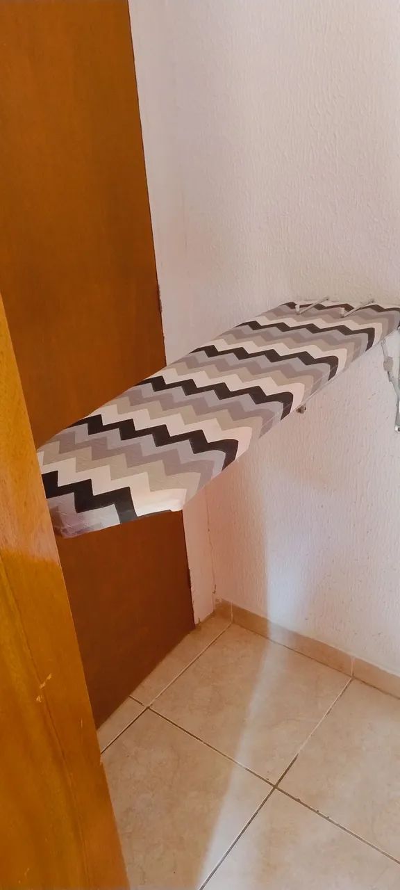 Tábua de passar roupa retrátil  - Foto 5