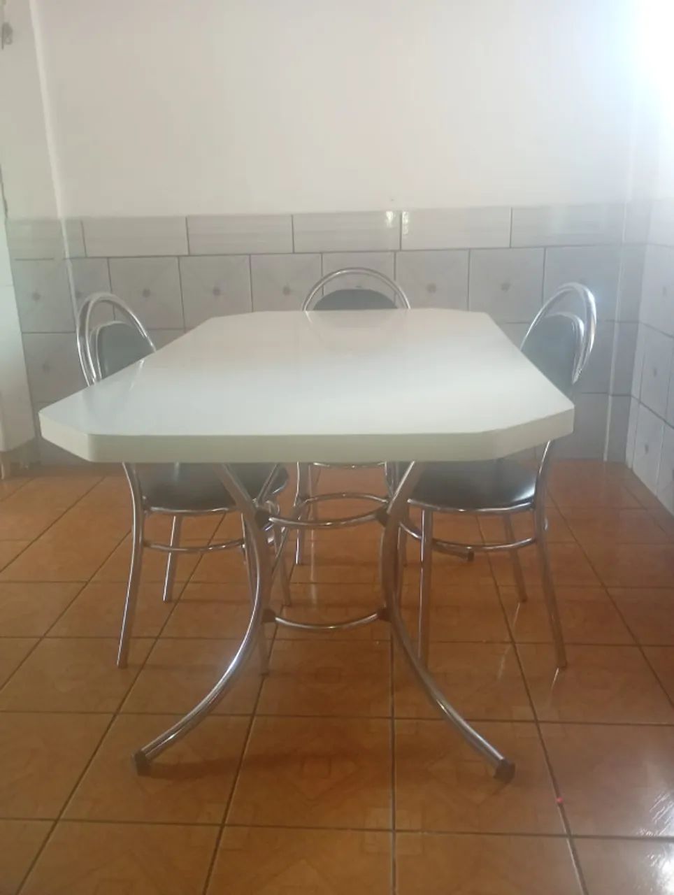 Mesa com 04 cadeiras