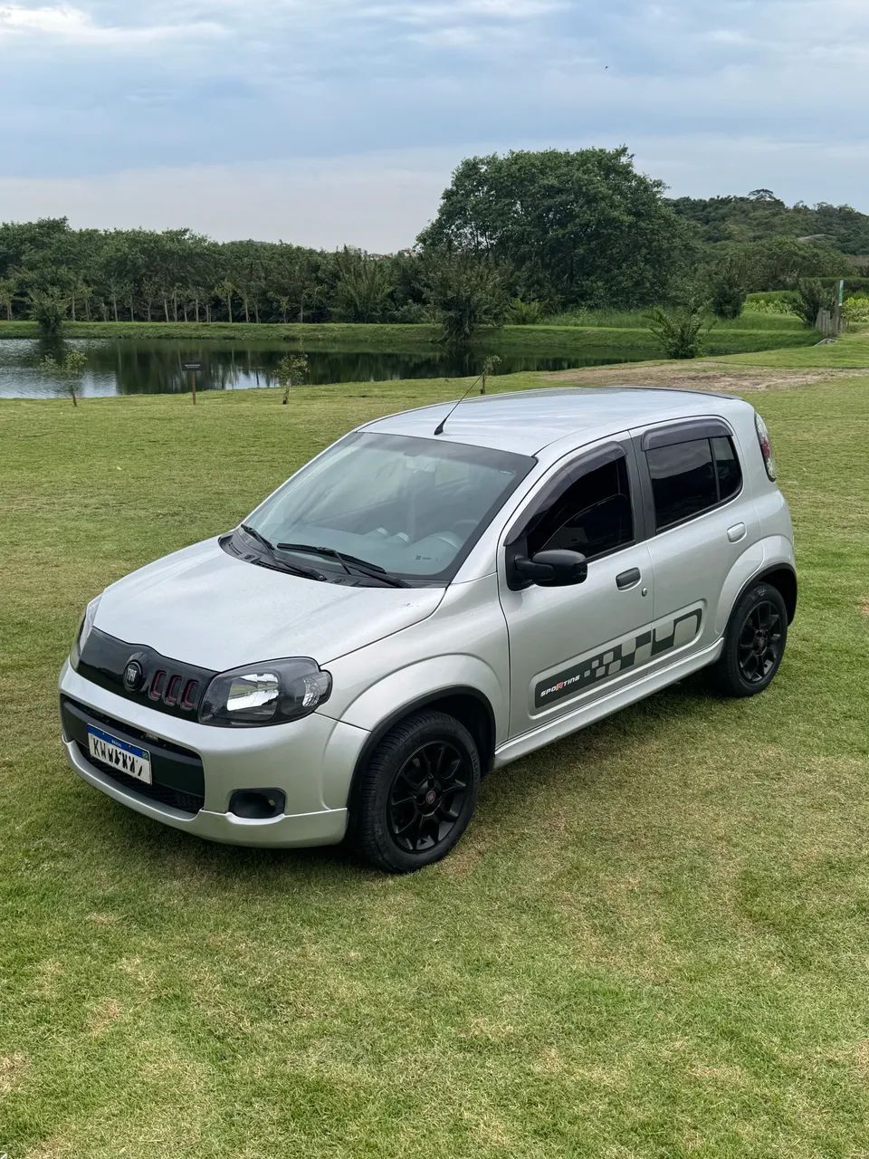 Fiat Uno Sporting 1.4 EVO Fire Flex 8V 4P 2012