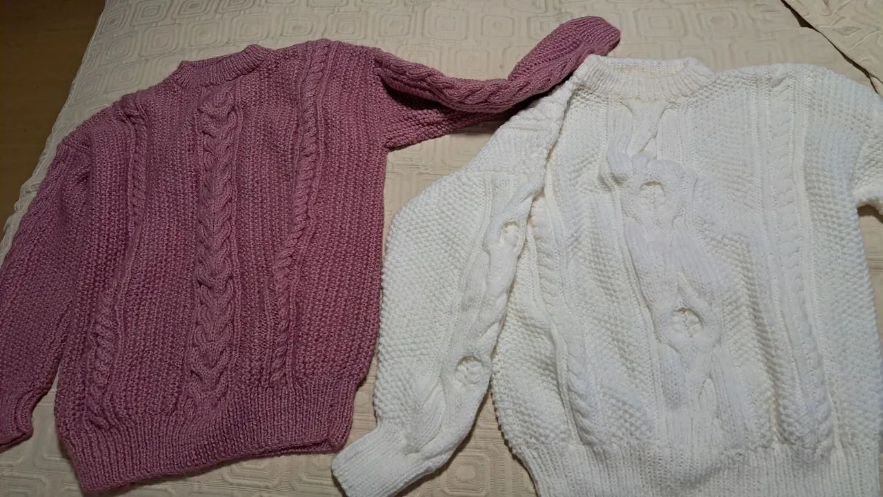 2 Blusas femininas em la trabalhada tan m em dinheiro  - Foto 2