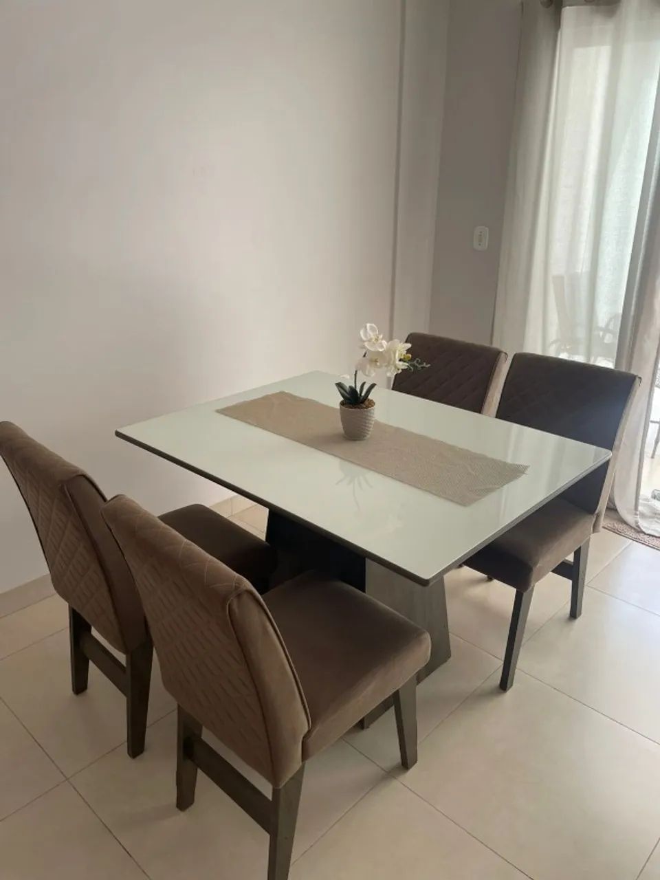 JOGO DE MESA EM MDF COM 4 CADEIRAS - Foto 2