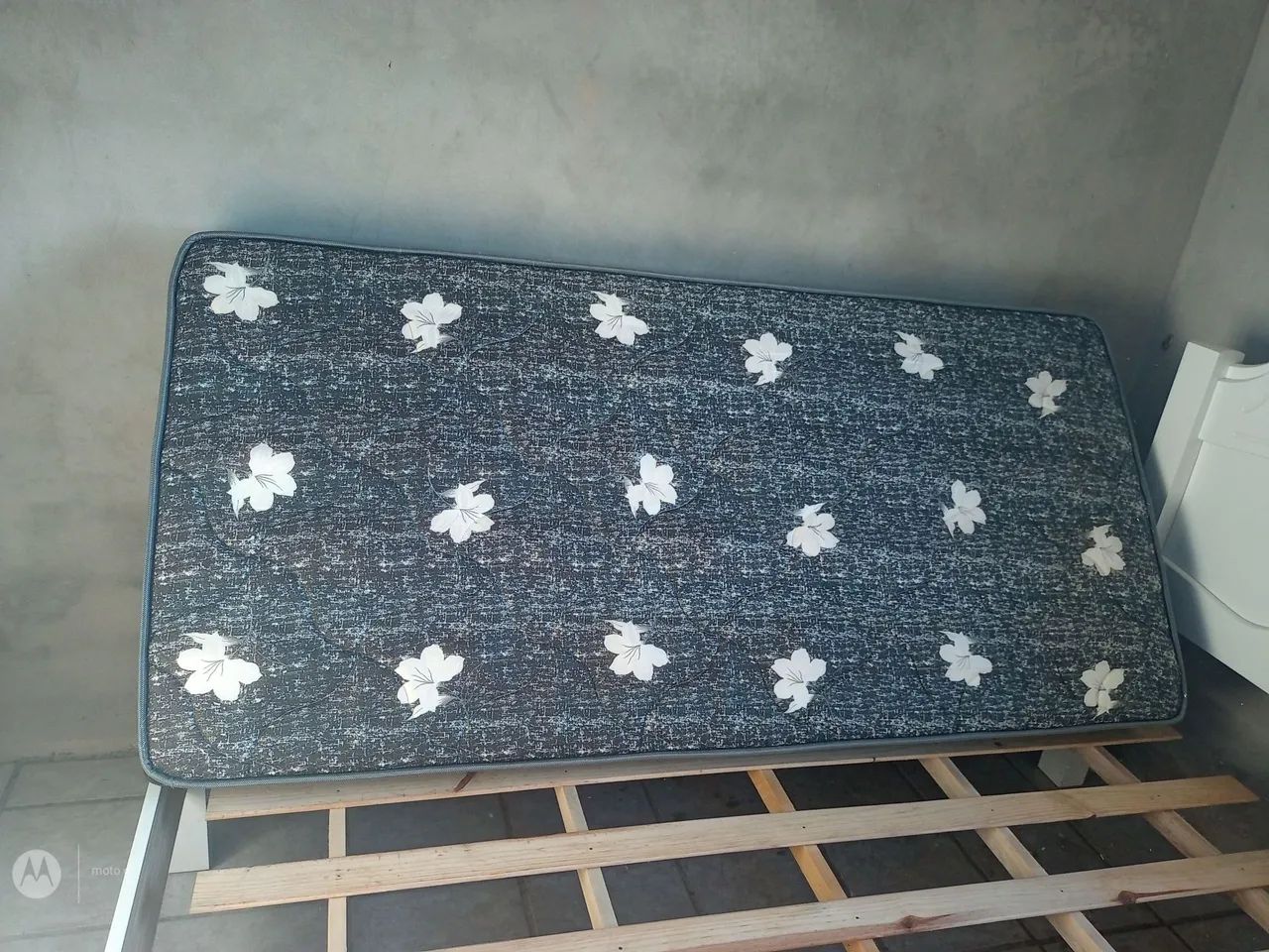 Vende-se cama de solteiro mais colchão  - Foto 2