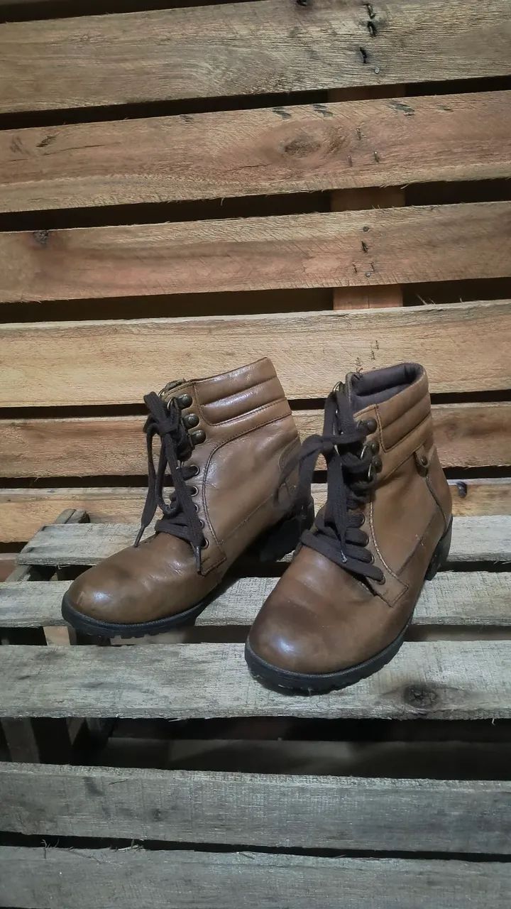 Botas de couro marrom