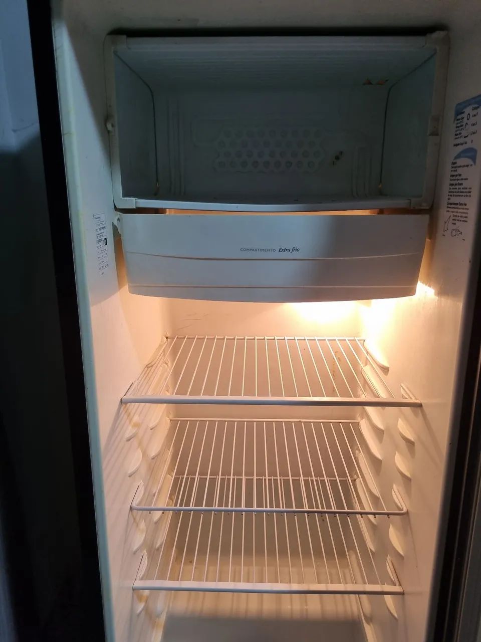 Geladeira simples ( funcionando perfeitamente) ENTREGA GRATIS (CONSULTAR) - Foto 5