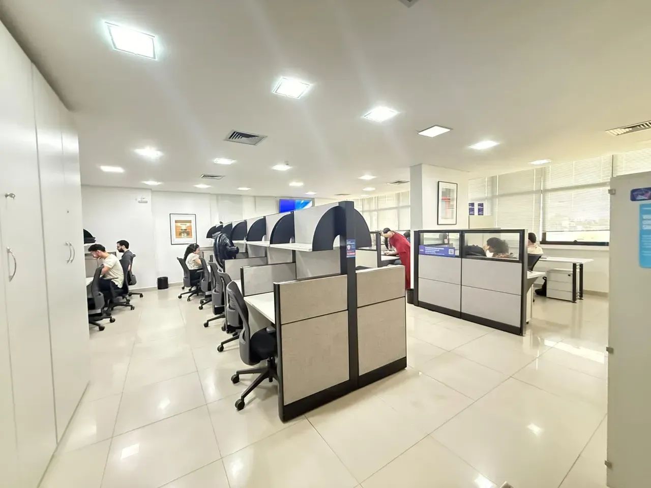 MILLENIUM BUSSINES - SALAS MOBILIADAS - 4.000,00