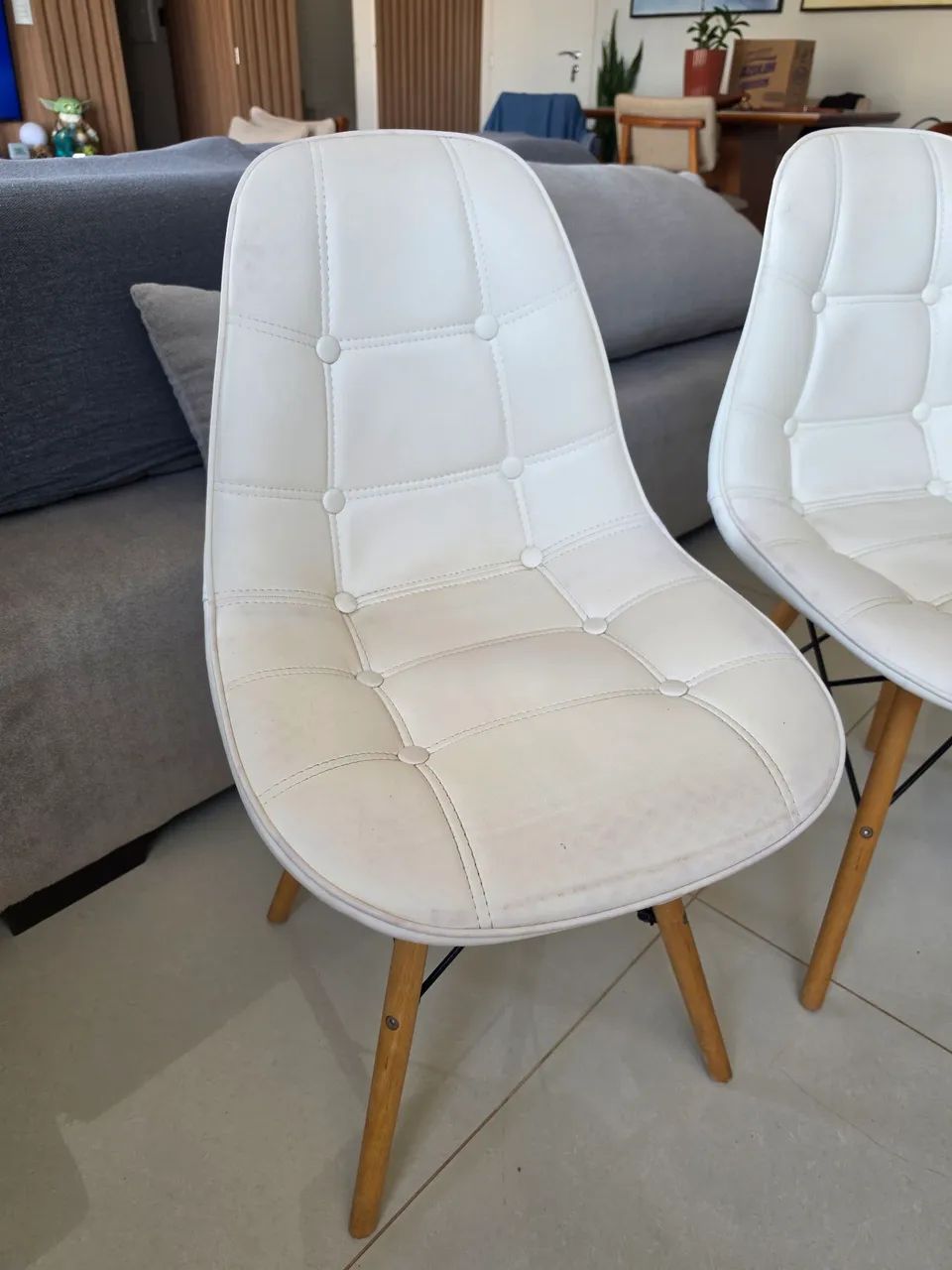 Jogo de 6 Cadeiras Eames Courino Branco e Capas - Foto 2