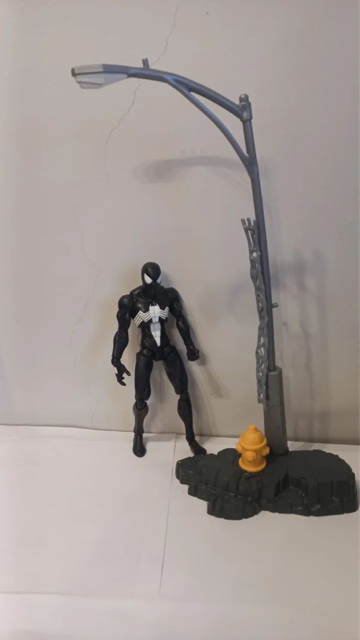 Spiderman Marvel Legends Unleashed com a roupa preta