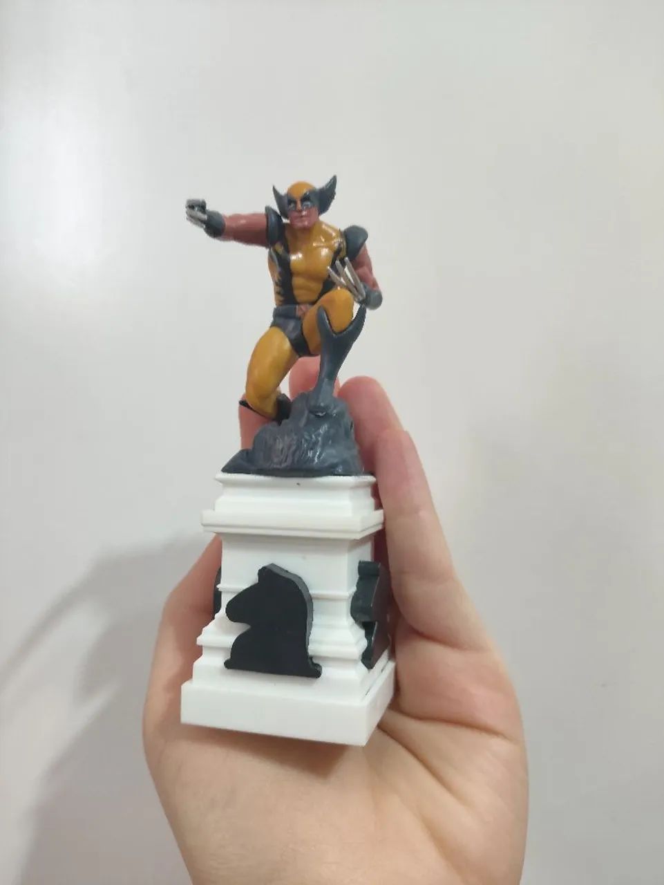 Miniatura Wolverine coleção peça de xadrez Marvel original  - Foto 2