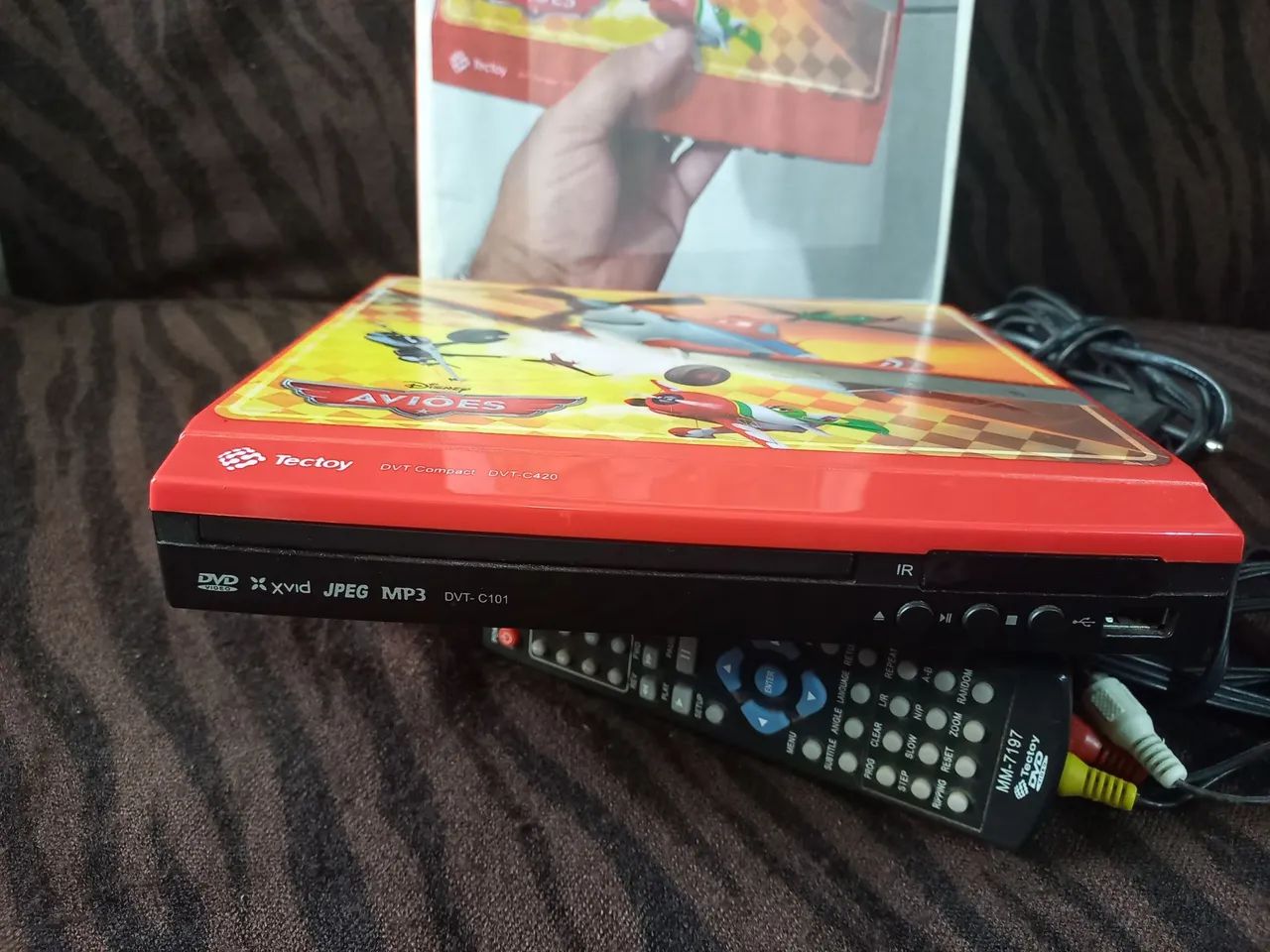 Dvd Tectoy C101 com Avioes. Usb,controle remoto e cabo av para tv. 