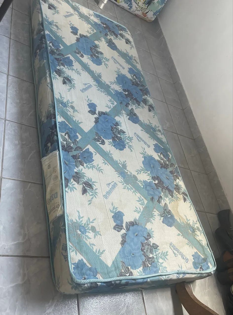Vendo colchão de solteiro usado - Foto 2