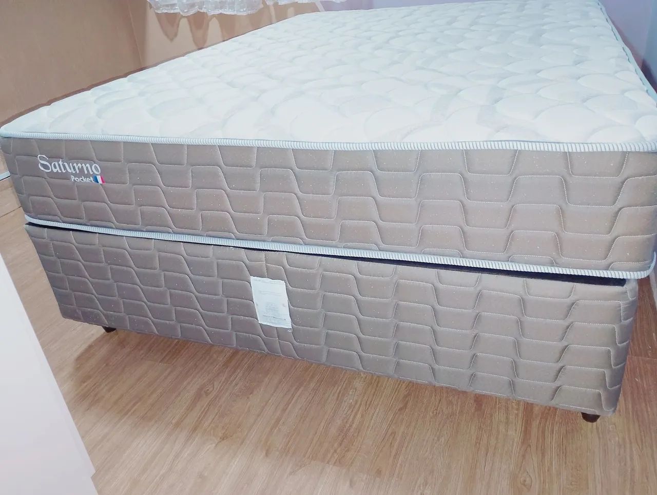 Cama Box Solar Saturno Poket 