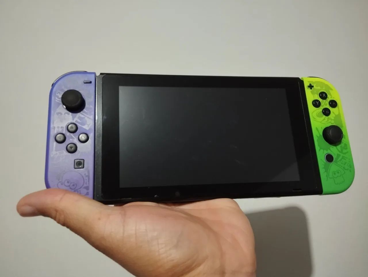 Nintendo Switch V1 com detalhes 